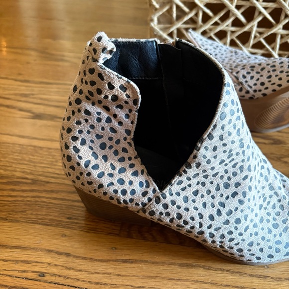 Stylish Polka Dot Ankle Boots. SB3 - Picture 5 of 7